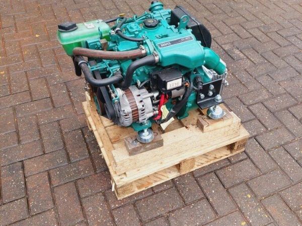 Volvo Penta D1-20F inboard engine with EVC dashboa
