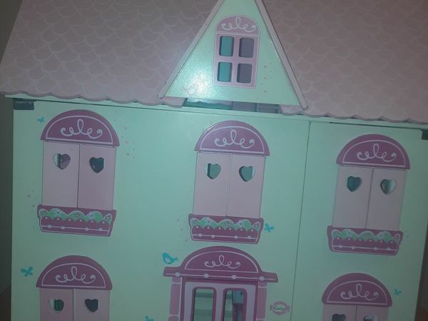 Rosebud Doll's House