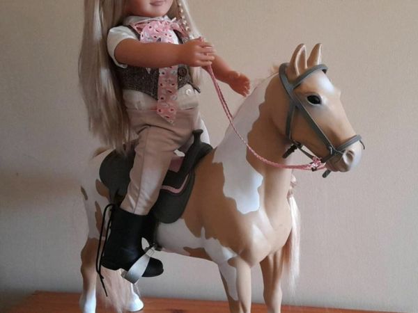Our Generation Stable, horse and Leah doll