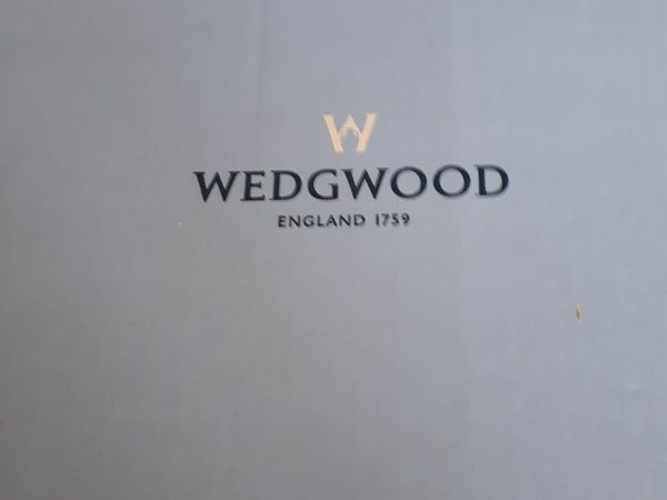 Wedgewood Strawberry &Vine pieces