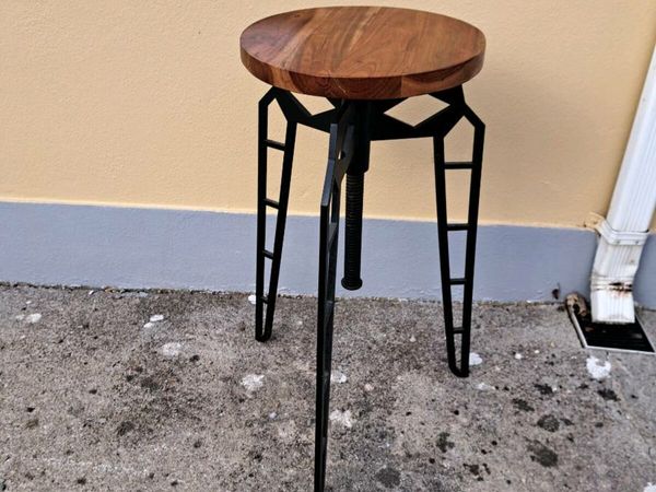 2 new bar stools