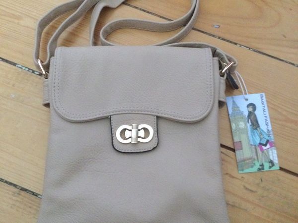 BRAND NEW Bagitali Fashion Shoulder Bag