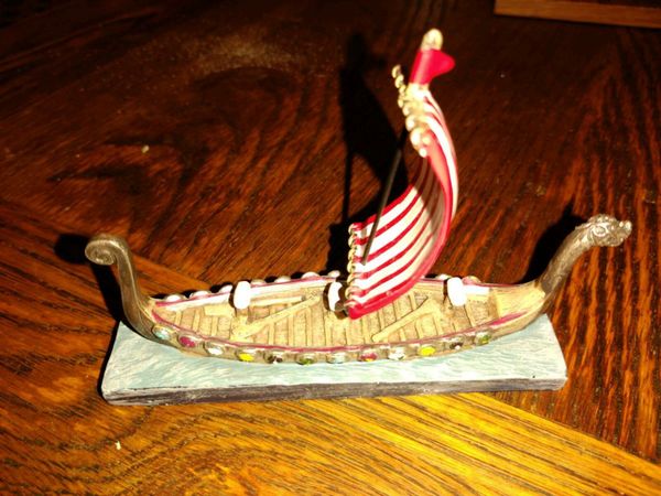 VIKING BOAT, Oak Small Hand Carved Hand Painted !