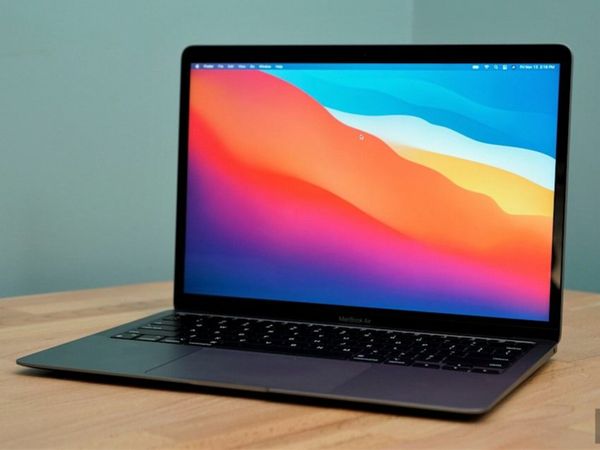 Apple 15 MacBook Pro 2017 Touch Bar i7 16GB 512GB
