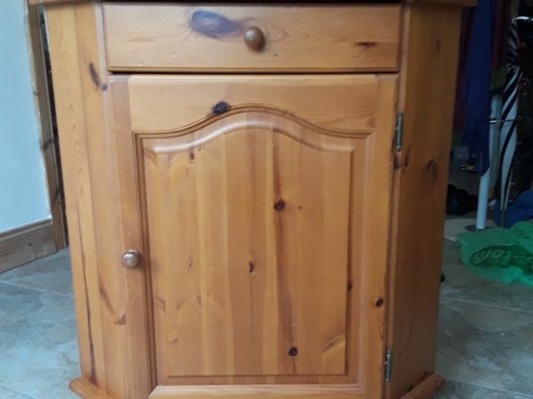 Lovely solid pine TV unit highly polished great condition