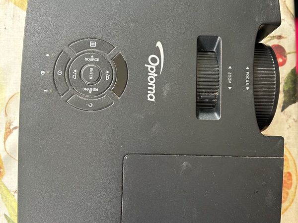 Optoma HD/3D Projector and Screen