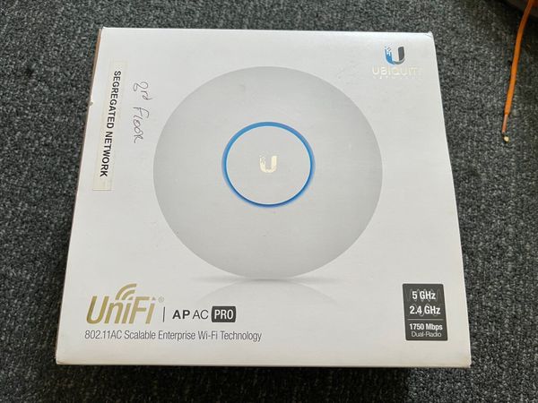 Ubiquiti UniFi UAP AC PRO wireless access point