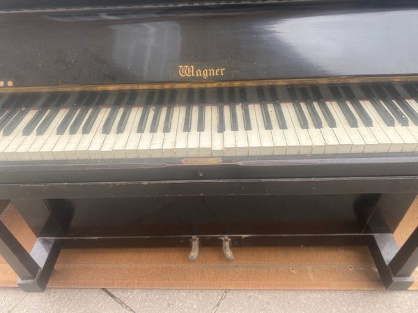 Magner vintage piano