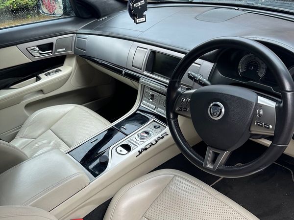 Jaguar XF S portfolio  275 hp factory
