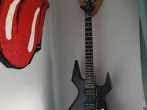 Guitar wall mounts