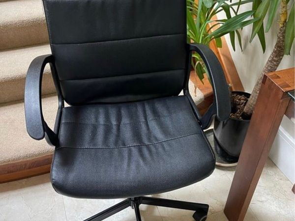 Quality Black Leather Office or Study Swivel Chair