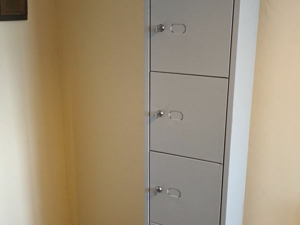Delivery - Set of 6 Lockers with Keys