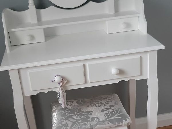 White dressing table (Childs)