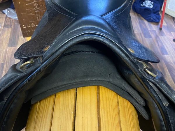 17.5” ex wide black Leather saddle