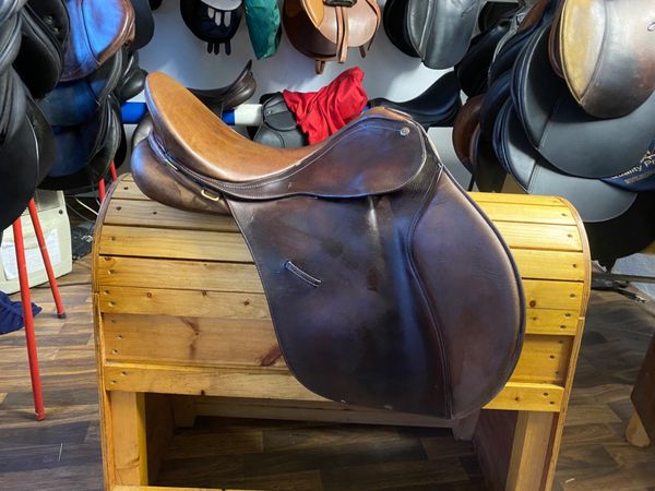 Bates 16.5” brown Leather saddle adjustable