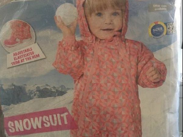 Girls new rain suit 2/4 mths €6