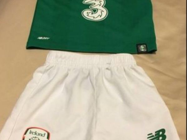 Boys Ireland suit 6/9 mths €10