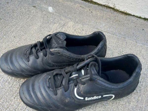 childrens football boots size 10