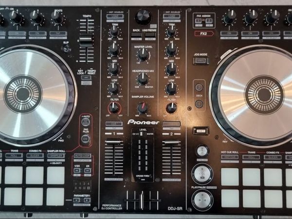 Pioneer DDJ-SR Serato DJ Controller