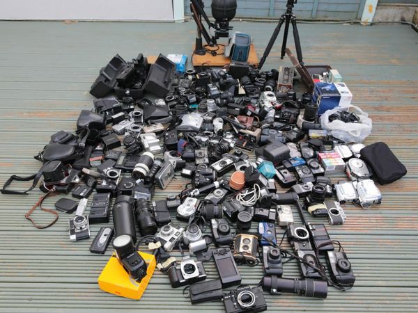 Cameras for spare parts or repair.