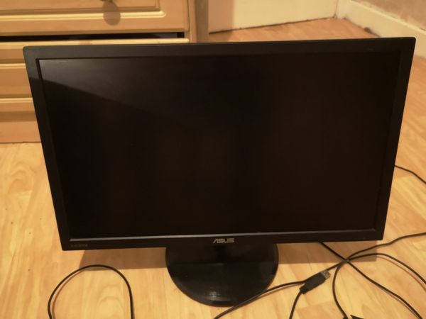 Gaming PC with monitor keyboard and mouse