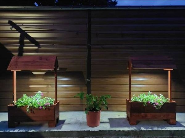 Well planters with lights