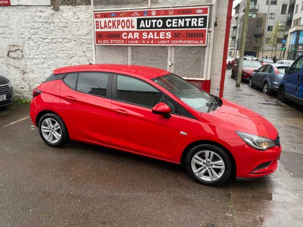 Opel Astra Hatchback, Diesel, 2016, Red