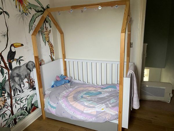 Baby cot/ toddler bed