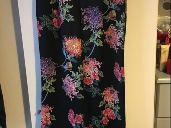 Ladies stunning M&S trousers size 8 €10