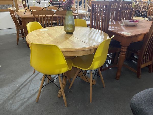 4 x yellow kitchen chairs