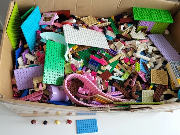 Huge box of LEGO bricks - 10000 pieces