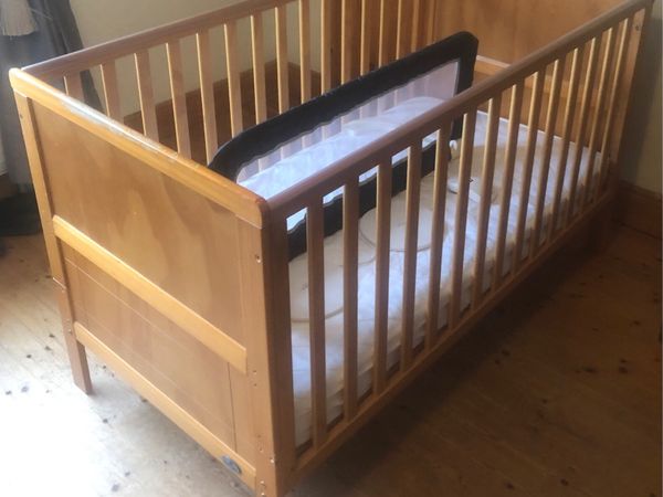 Baby Cot / Toddler Bed