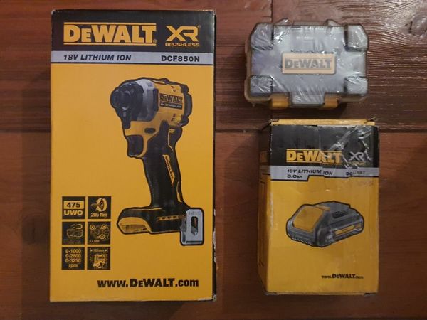 DeWalt Brushless Impact Driver + Battery + Bits