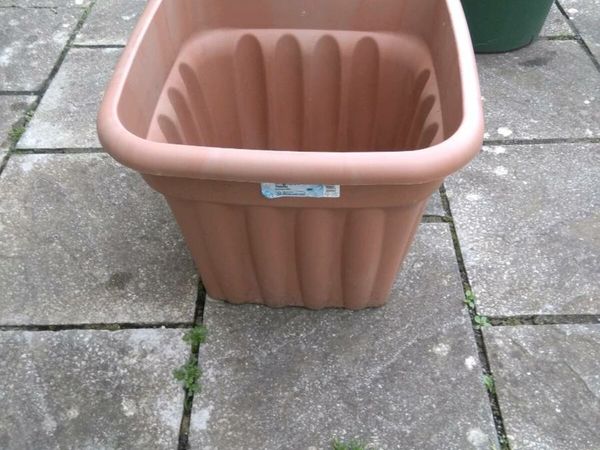 Garden tub larrge brown