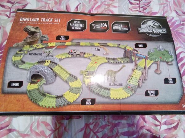 Jurassic world dinosaur set track