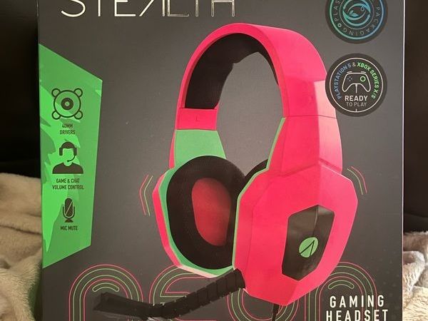 Stealth neon gaming headset