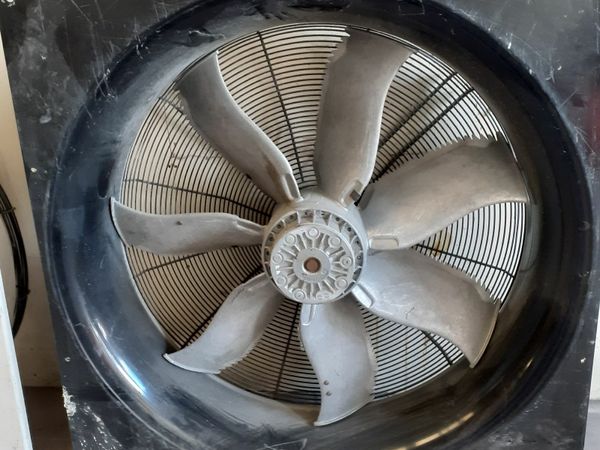 Spray shop extractor fans 3 phase