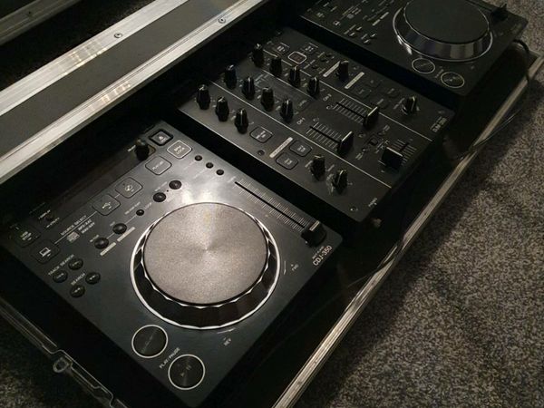 Pioneer CDJ350 & DJM350 Decks and mixer