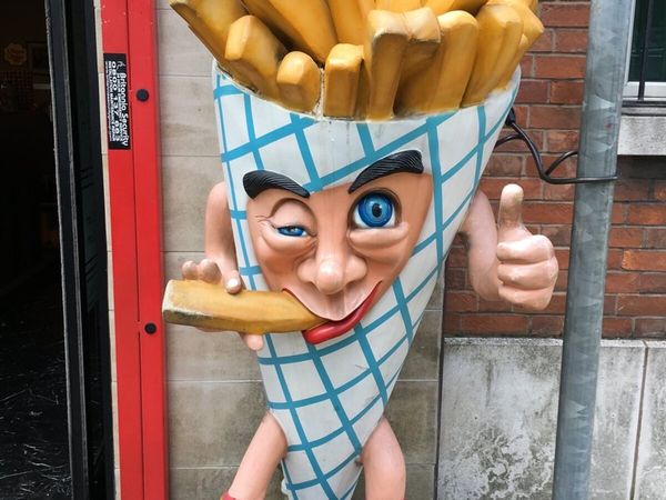 Wanted chip Statue
