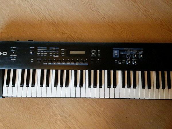 Roland Juno-D 61 key synthesiser keyboard
