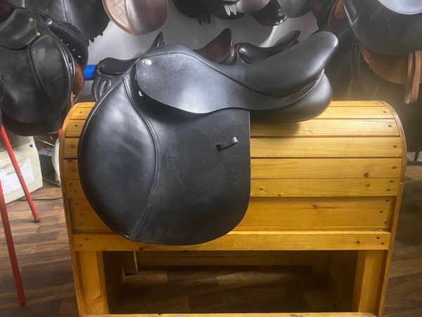 16.5 black Leather pony jumping saddle