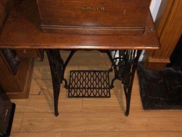 Antiques singer sewing machine