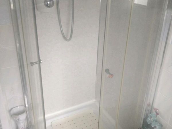 Shower & corner bath