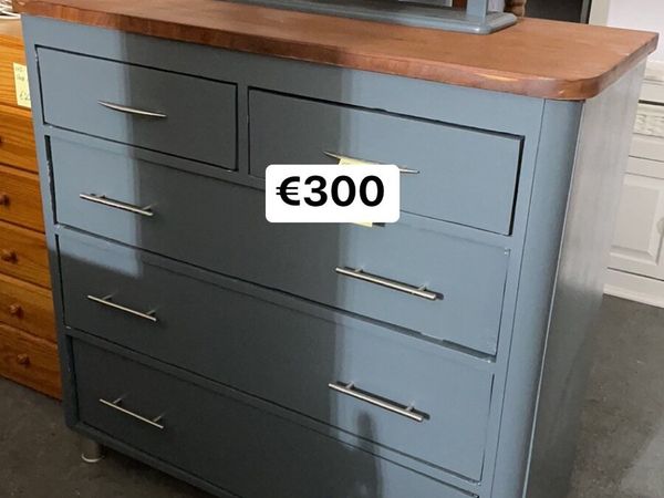 Large grey chest of drawer + mirror