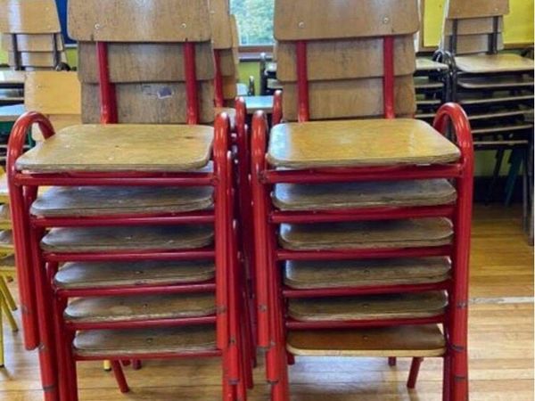 €5 per kids school chairs
