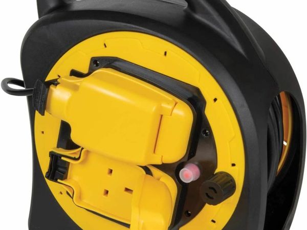 Outdoor Extension Lead 20m Weatherproof Garden Power Socket