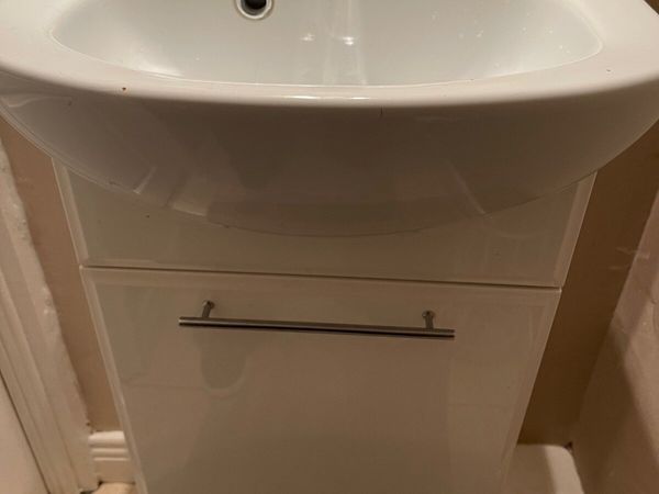 Bathroom vanity unit