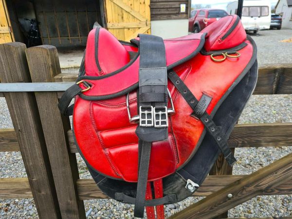 Rare Beautiful 18"  RED Italian TORSION Saddle