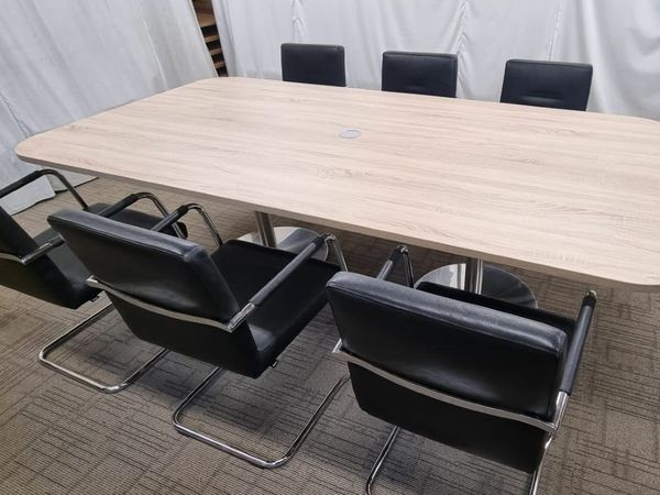Meeting table and 6 Bene leather meeting chairs