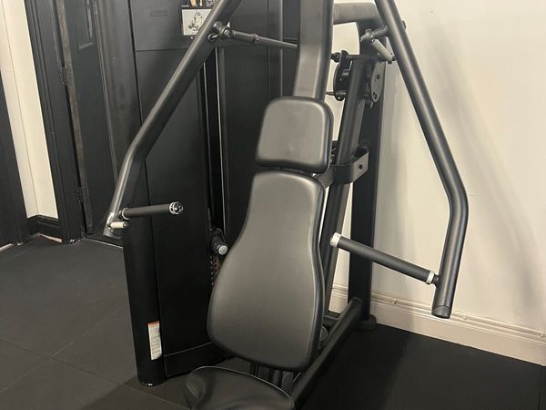 Life fitness chest press
